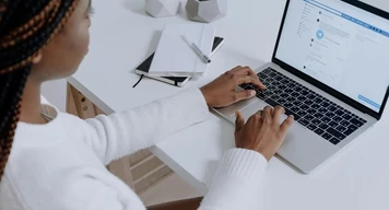 Escriptura digital creativa. Com fer bons copys per a xarxes socials