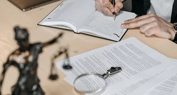 Verificació de fonts i detecció de deepfakes amb IA